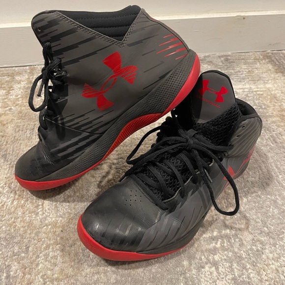 Under Armour Other - Under Armour Mens Basketball Mid-Top Gray/Black/Red Sneakers Sz 10.5 1259015-021